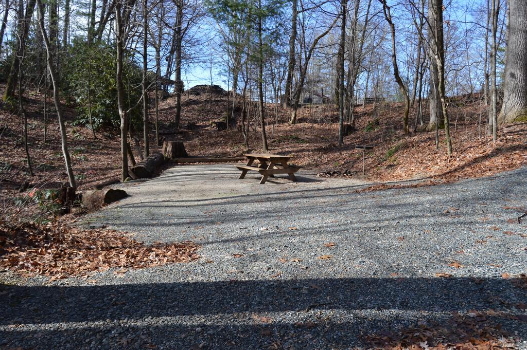 Linville Falls Campground, Rv Park, And Cabins ภายนอก รูปภาพ