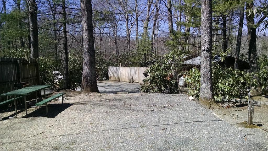 Linville Falls Campground, Rv Park, And Cabins ภายนอก รูปภาพ