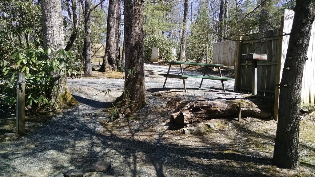 Linville Falls Campground, Rv Park, And Cabins ภายนอก รูปภาพ