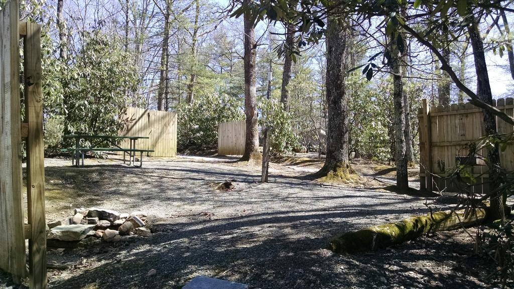 Linville Falls Campground, Rv Park, And Cabins ภายนอก รูปภาพ