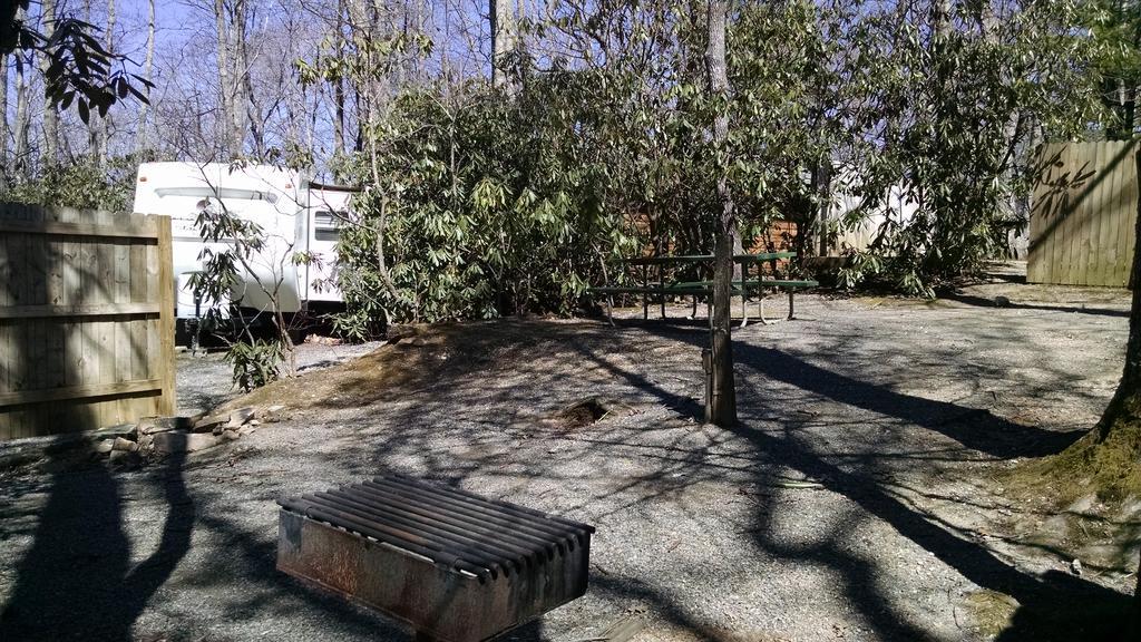 Linville Falls Campground, Rv Park, And Cabins ภายนอก รูปภาพ