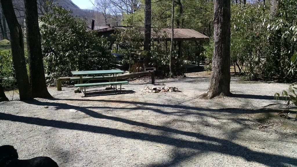 Linville Falls Campground, Rv Park, And Cabins ภายนอก รูปภาพ
