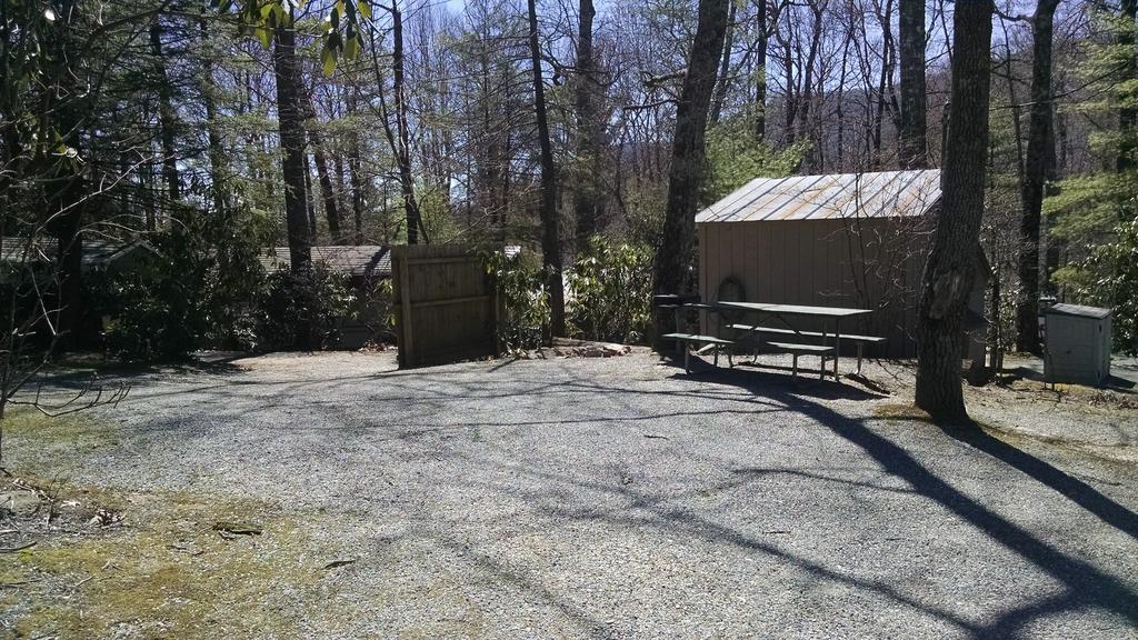 Linville Falls Campground, Rv Park, And Cabins ภายนอก รูปภาพ