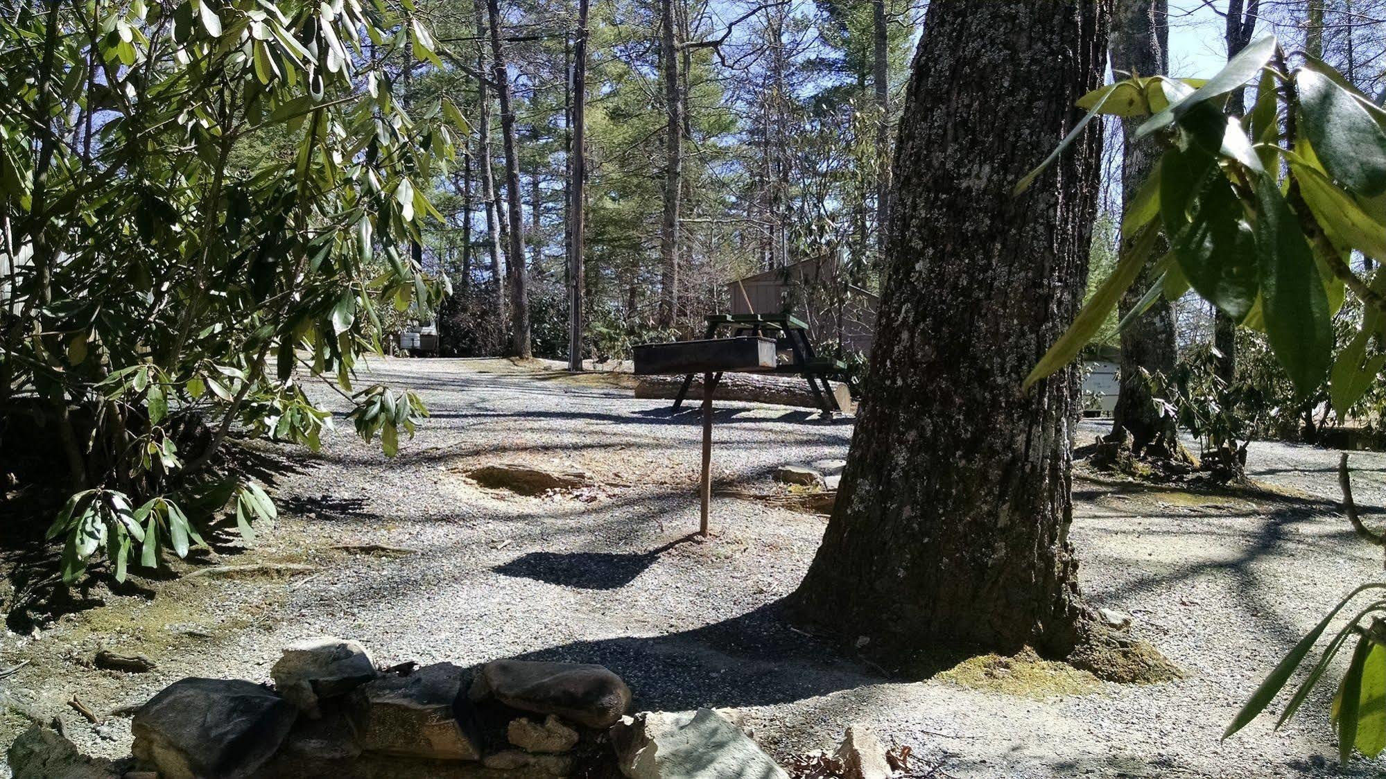 Linville Falls Campground, Rv Park, And Cabins ภายนอก รูปภาพ