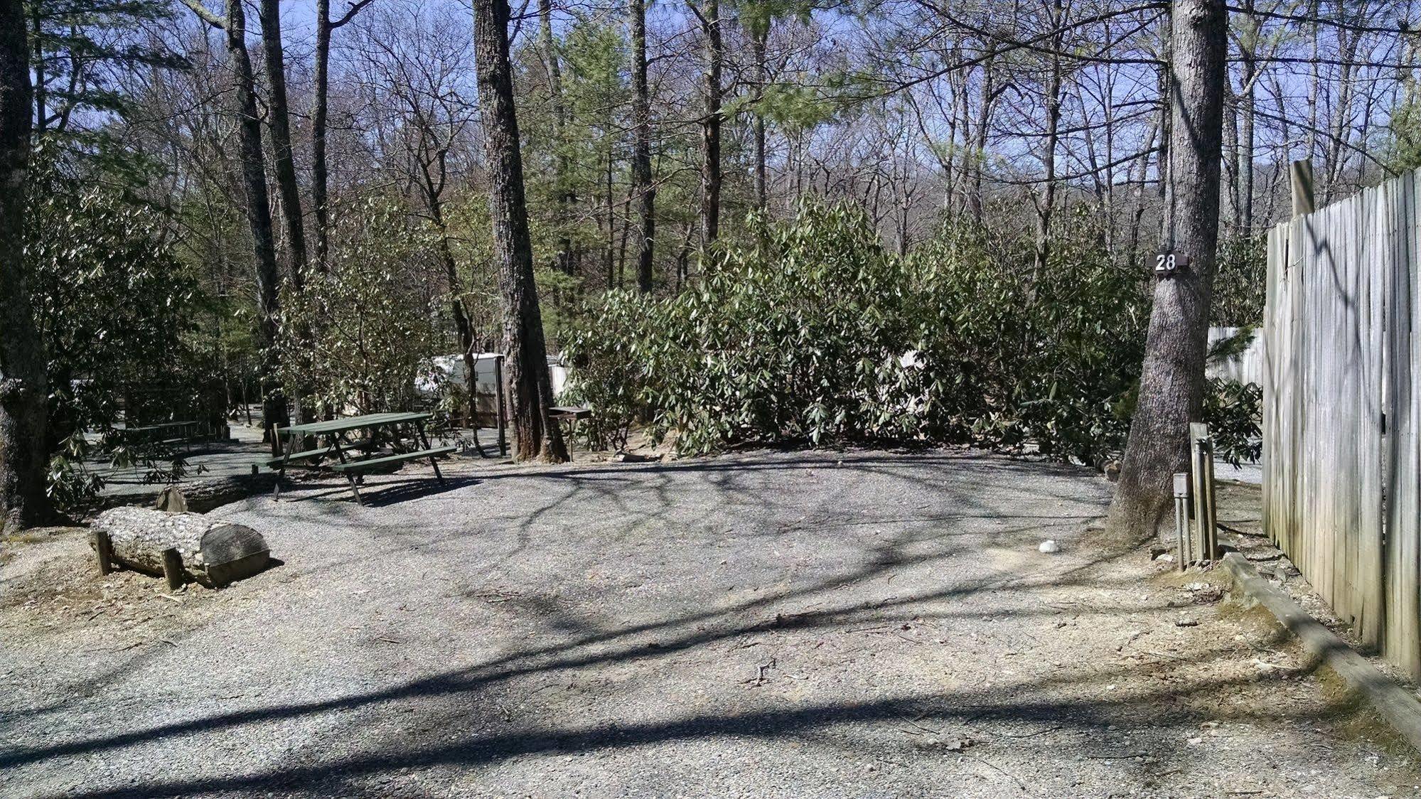 Linville Falls Campground, Rv Park, And Cabins ภายนอก รูปภาพ