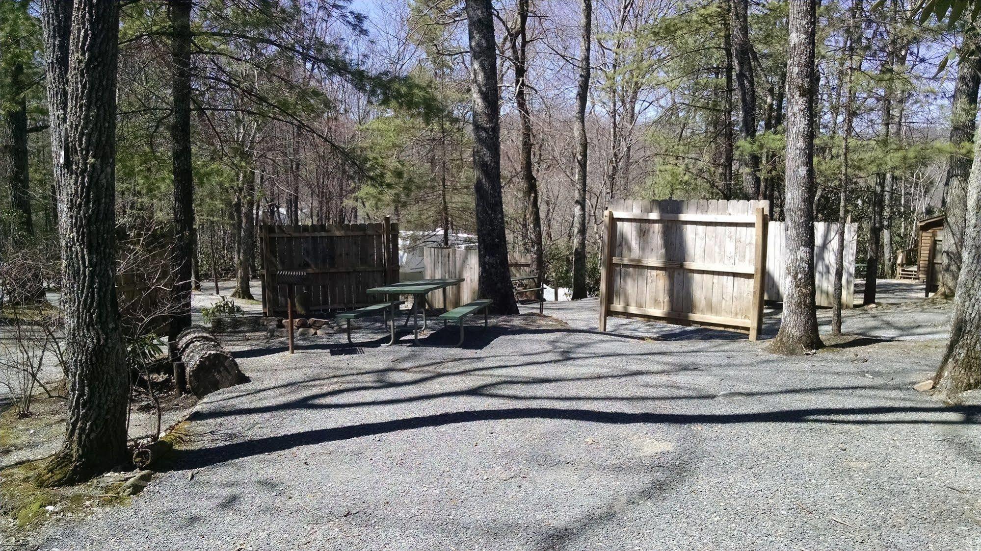 Linville Falls Campground, Rv Park, And Cabins ภายนอก รูปภาพ