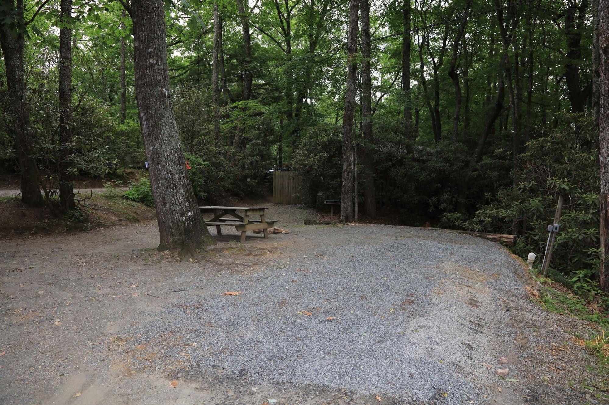 Linville Falls Campground, Rv Park, And Cabins ภายนอก รูปภาพ