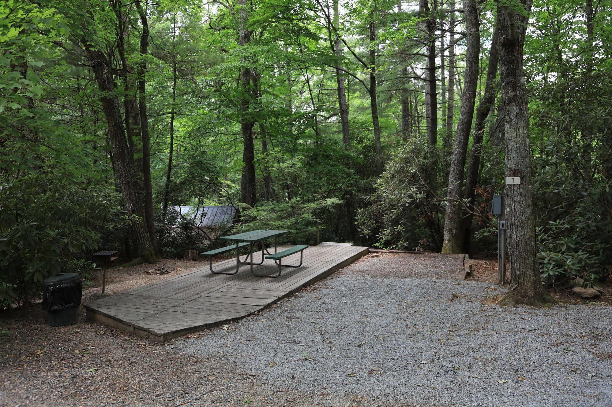 Linville Falls Campground, Rv Park, And Cabins ภายนอก รูปภาพ